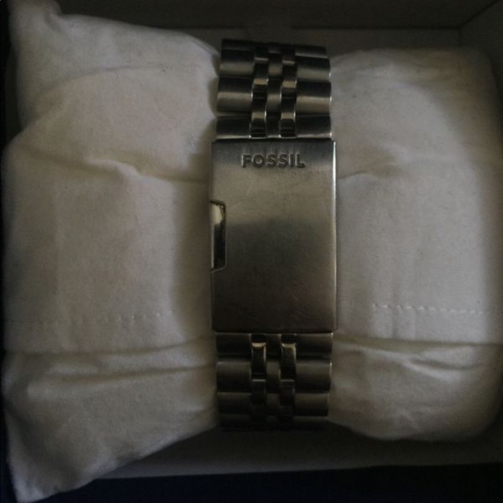 FOSSIL Watch - Picture 2 of 2